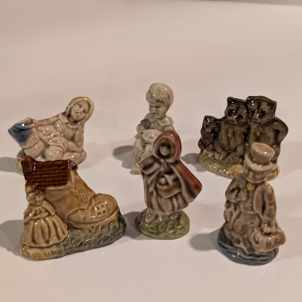 6 Vintage Wade Red Rose Tea Ceramic Animal Figurine.